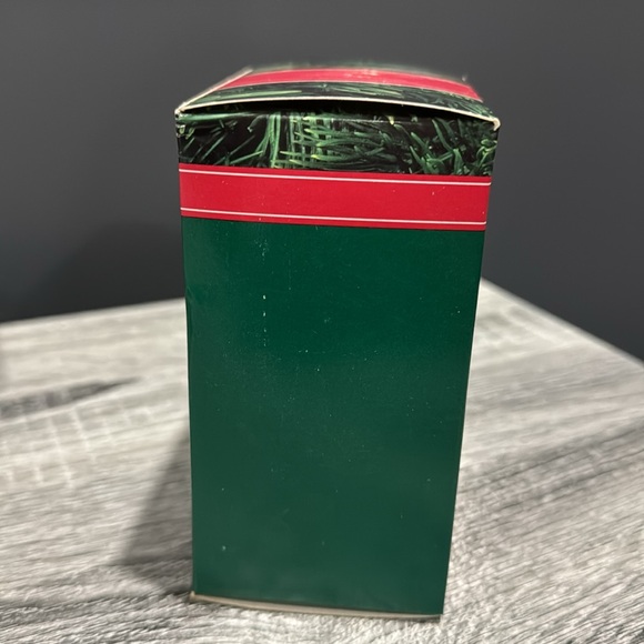 Hallmark | Sweetheart Wishing Well (1990) - Vintage Keepsake Ornament - Picture 6 of 15